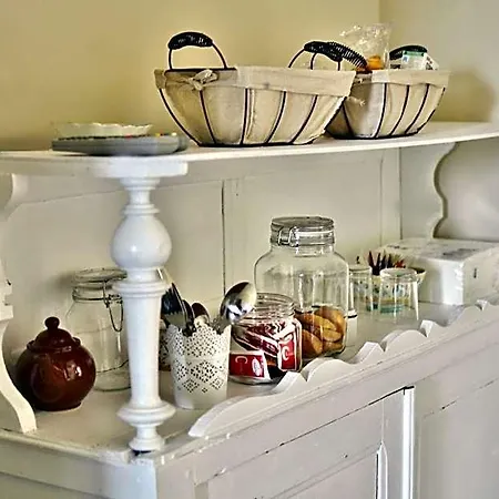 Tenuta Ajrale Bed & Breakfast 4*