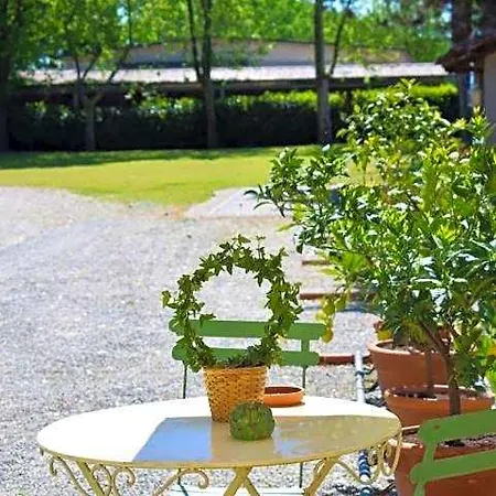 Tenuta Ajrale Bed & Breakfast 4*